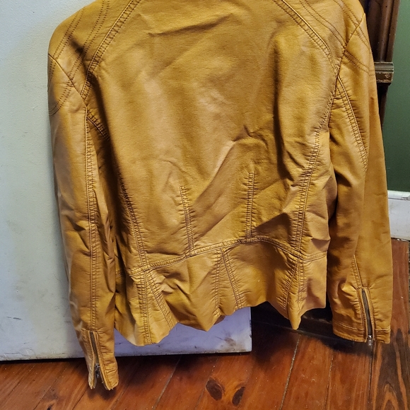 Black rivet leather jacket - Picture 6 of 7